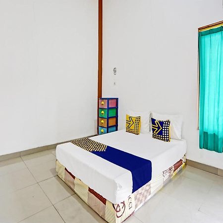 Oyo 92006 Kost Sejahtera Syariah 호텔 시도알조 외부 사진