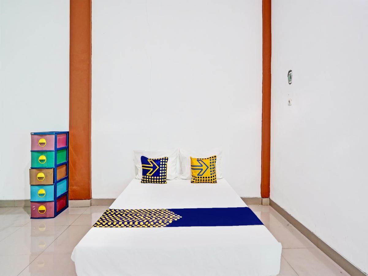 Oyo 92006 Kost Sejahtera Syariah 호텔 시도알조 외부 사진