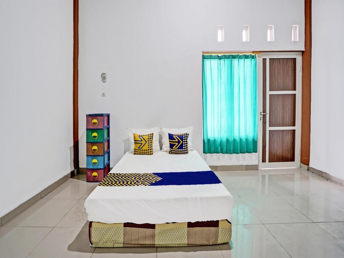 Oyo 92006 Kost Sejahtera Syariah 호텔 시도알조 외부 사진