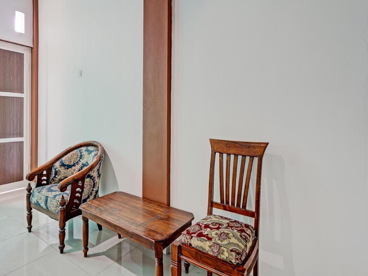 Oyo 92006 Kost Sejahtera Syariah 호텔 시도알조 외부 사진