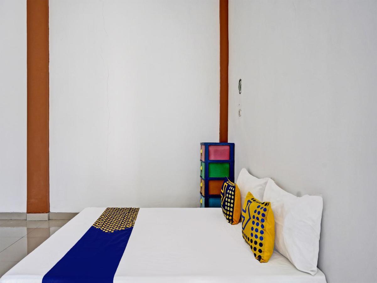 Oyo 92006 Kost Sejahtera Syariah 호텔 시도알조 외부 사진