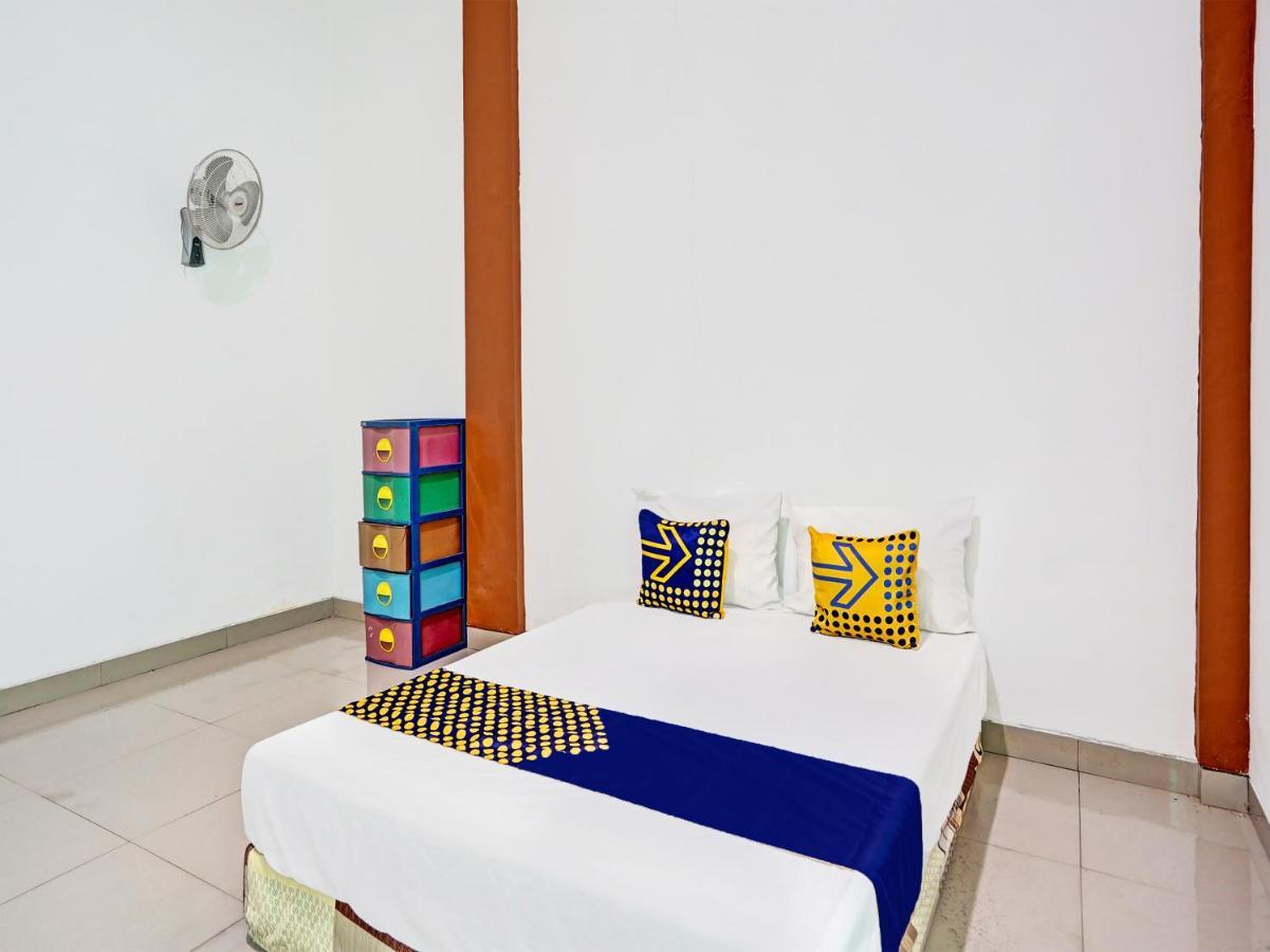 Oyo 92006 Kost Sejahtera Syariah 호텔 시도알조 외부 사진