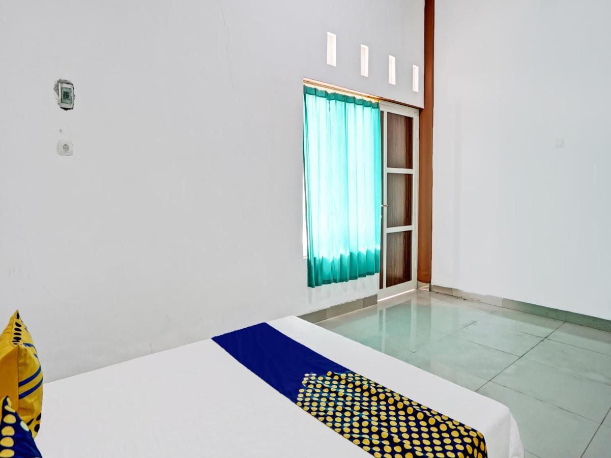 Oyo 92006 Kost Sejahtera Syariah 호텔 시도알조 외부 사진