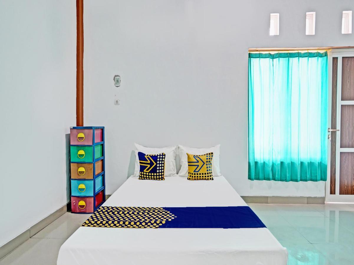 Oyo 92006 Kost Sejahtera Syariah 호텔 시도알조 외부 사진