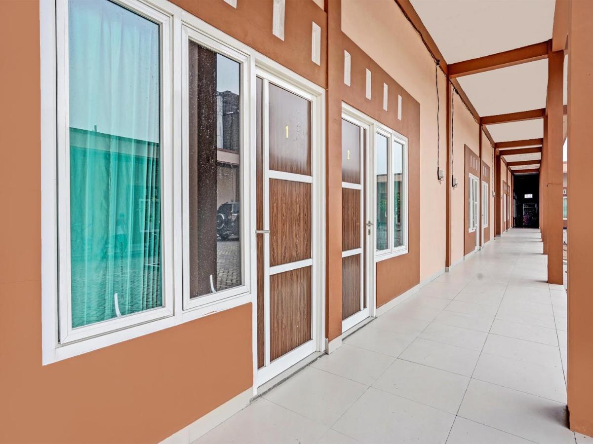 Oyo 92006 Kost Sejahtera Syariah 호텔 시도알조 외부 사진