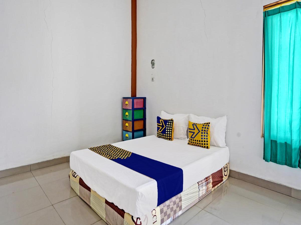 Oyo 92006 Kost Sejahtera Syariah 호텔 시도알조 외부 사진